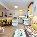 Stylish Flat With Pool Access And Fully Equipped Spaces Apartmán