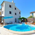 Stylish Flat With Pool Access And Fully Equipped Spaces Apartmán *