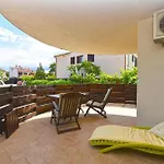 Stylish Flat With Pool Access And Fully Equipped Spaces *