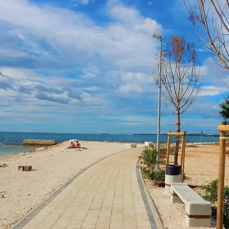 Stylish Flat With Pool Access And Fully Equipped Spaces