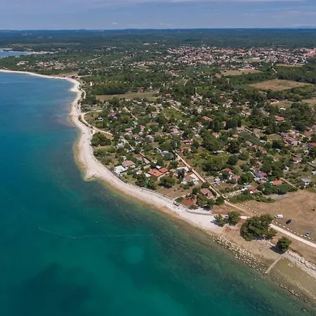 Stylish Flat With Pool Access And Fully Equipped Spaces アパート