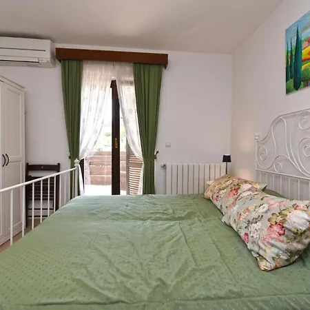 Stylish Flat With Pool Access And Fully Equipped Spaces * Peroj