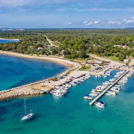 Stylish Flat With Pool Access And Fully Equipped Spaces Apartman