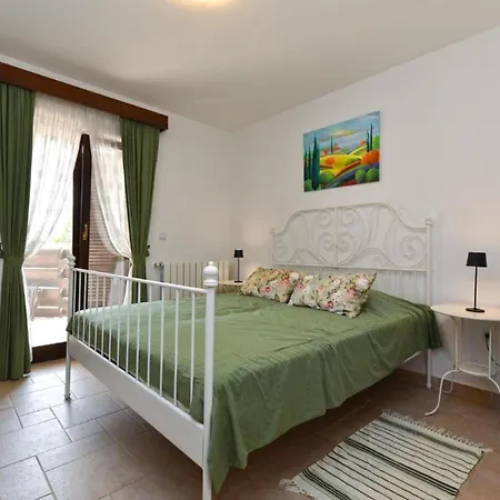 Апартаменты Stylish Flat With Pool Access And Fully Equipped Spaces Перой
