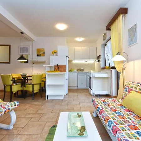 Stylish Flat With Pool Access And Fully Equipped Spaces Apartment