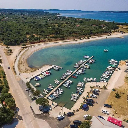 Apartman Stylish Flat With Pool Access And Fully Equipped Spaces *