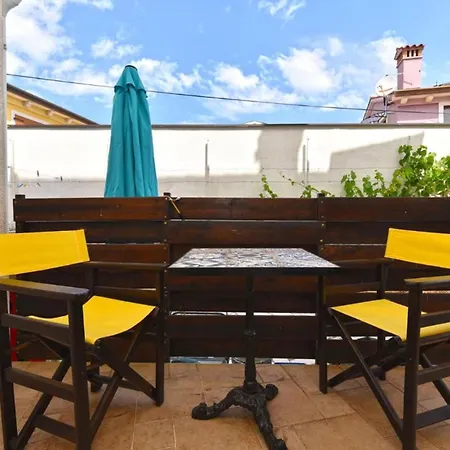 Апартаменты Stylish Flat With Pool Access And Fully Equipped Spaces *