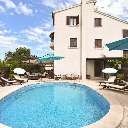 Stylish Flat With Pool Access And Fully Equipped Spaces Апартаменты Перой