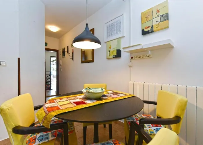 Stylish Flat With Pool Access And Fully Equipped Spaces *