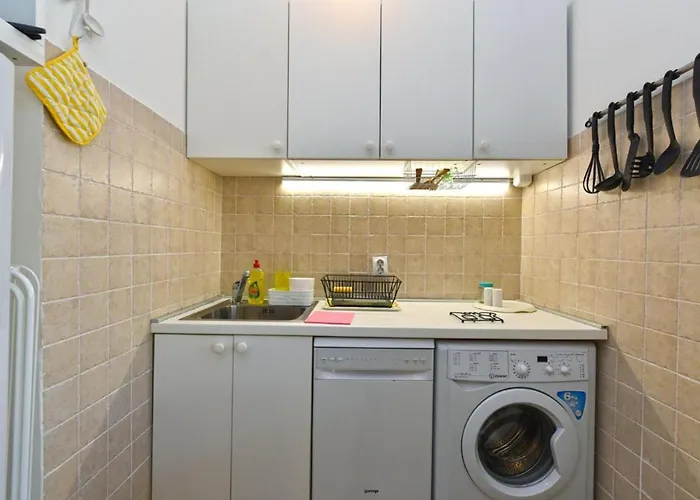 Stylish Flat With Pool Access And Fully Equipped Spaces