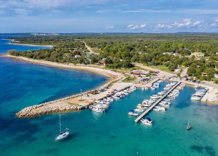 Stylish Flat With Pool Access And Fully Equipped Spaces 아파트