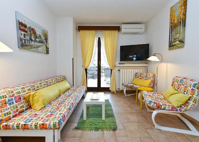 아파트 Stylish Flat With Pool Access And Fully Equipped Spaces