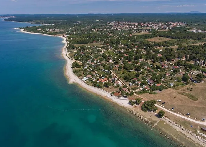 Stylish Flat With Pool Access And Fully Equipped Spaces 아파트