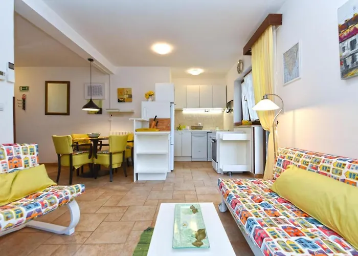 Stylish Flat With Pool Access And Fully Equipped Spaces 아파트