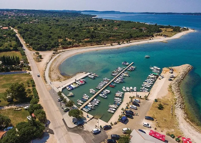 아파트 Stylish Flat With Pool Access And Fully Equipped Spaces *