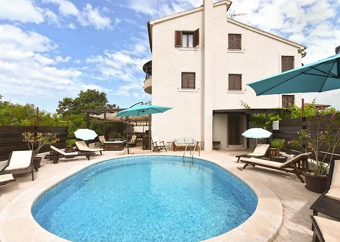 Stylish Flat With Pool Access And Fully Equipped Spaces 아파트 페로이